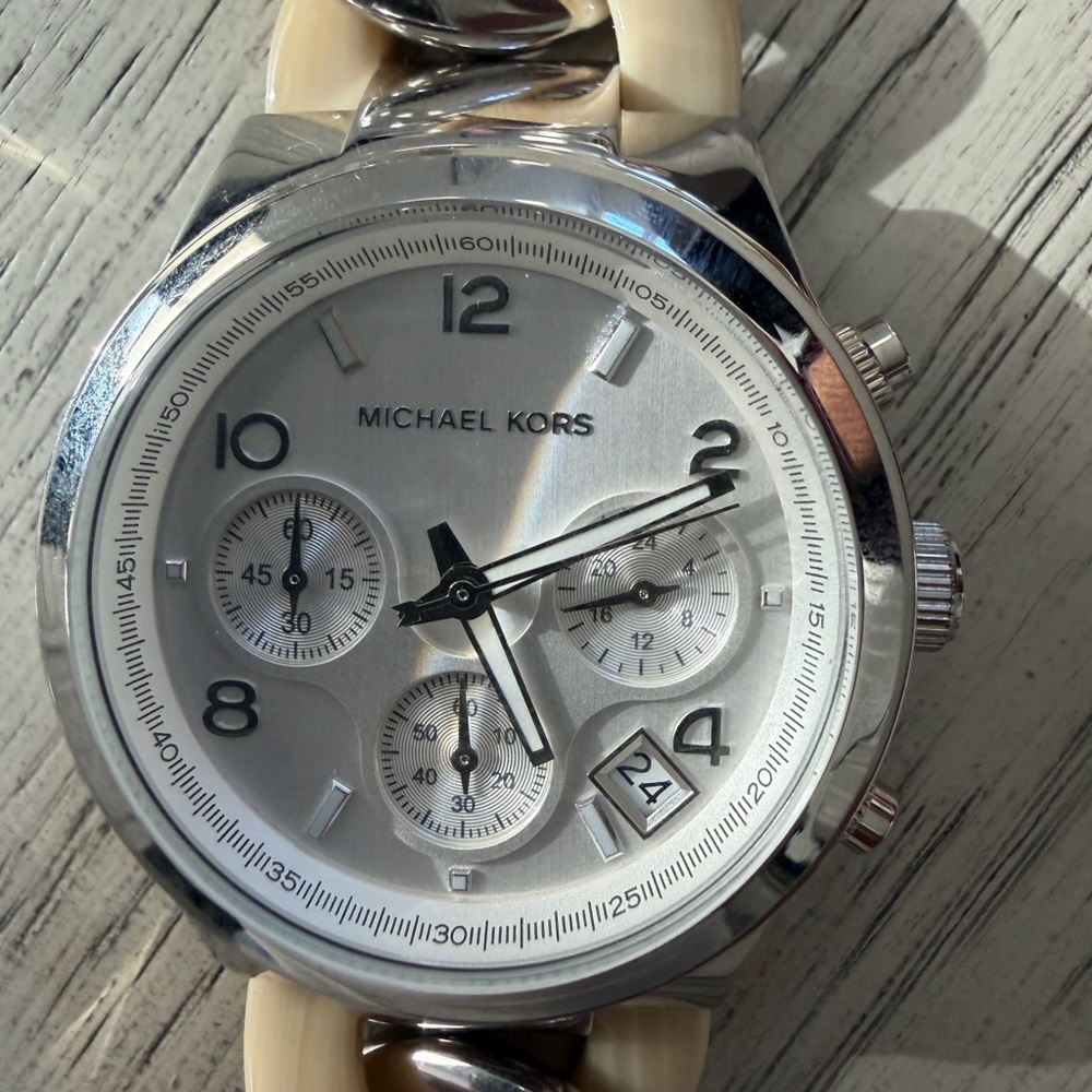Michael Kors MK4263 Runway Twist Alabaster Ladies Watch - Picture 3 of 4